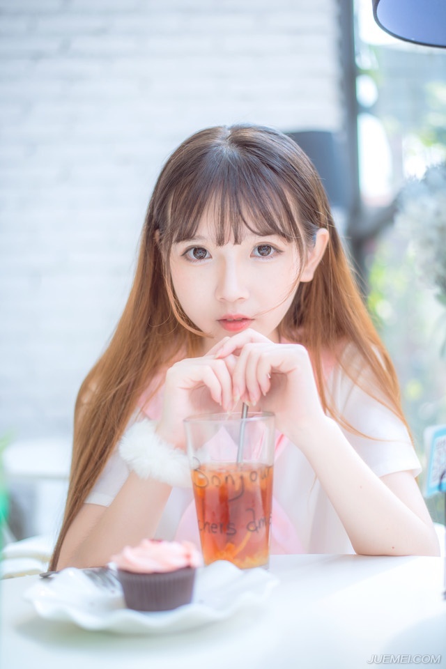 不管曹操怎么讨厌这东西，但毕竟代表着王权，曹操专门派了一支百人队的虎卫前来接印，以表示自己对王权的尊重。